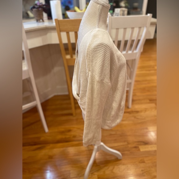 💜 5 for $25 or 3 for $18 Pink Rose cream twist back sweater - Picture 3 of 7